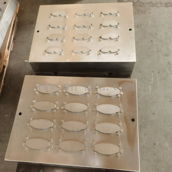 Disc brake pad molds